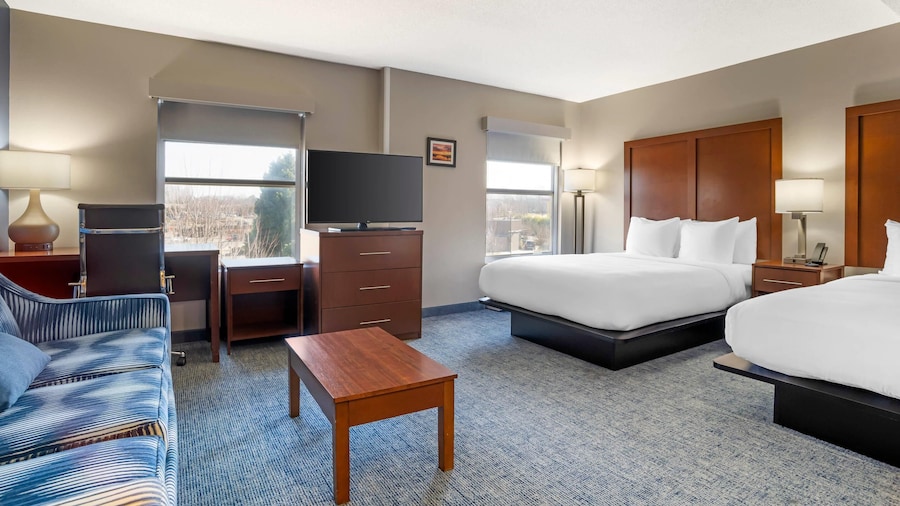 Comfort Suites near Birkdale Village- Huntersville