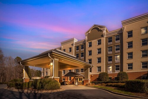 Comfort Suites near Birkdale Village- Huntersville
