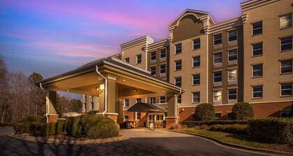 Comfort Suites near Birkdale Village- Huntersville