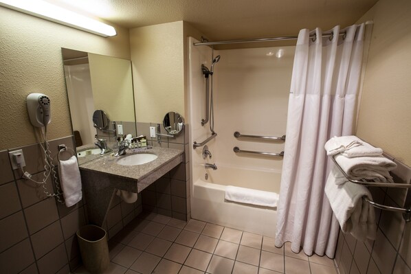 Free toiletries, hair dryer, towels - Hawthorn Suites by Wyndham Napa Valley (Napa)