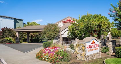 Hawthorn Suites by Wyndham Napa Valley