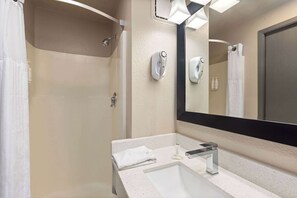 Free toiletries, hair dryer, towels - Days Inn by Wyndham Ritzville (Ritzville)