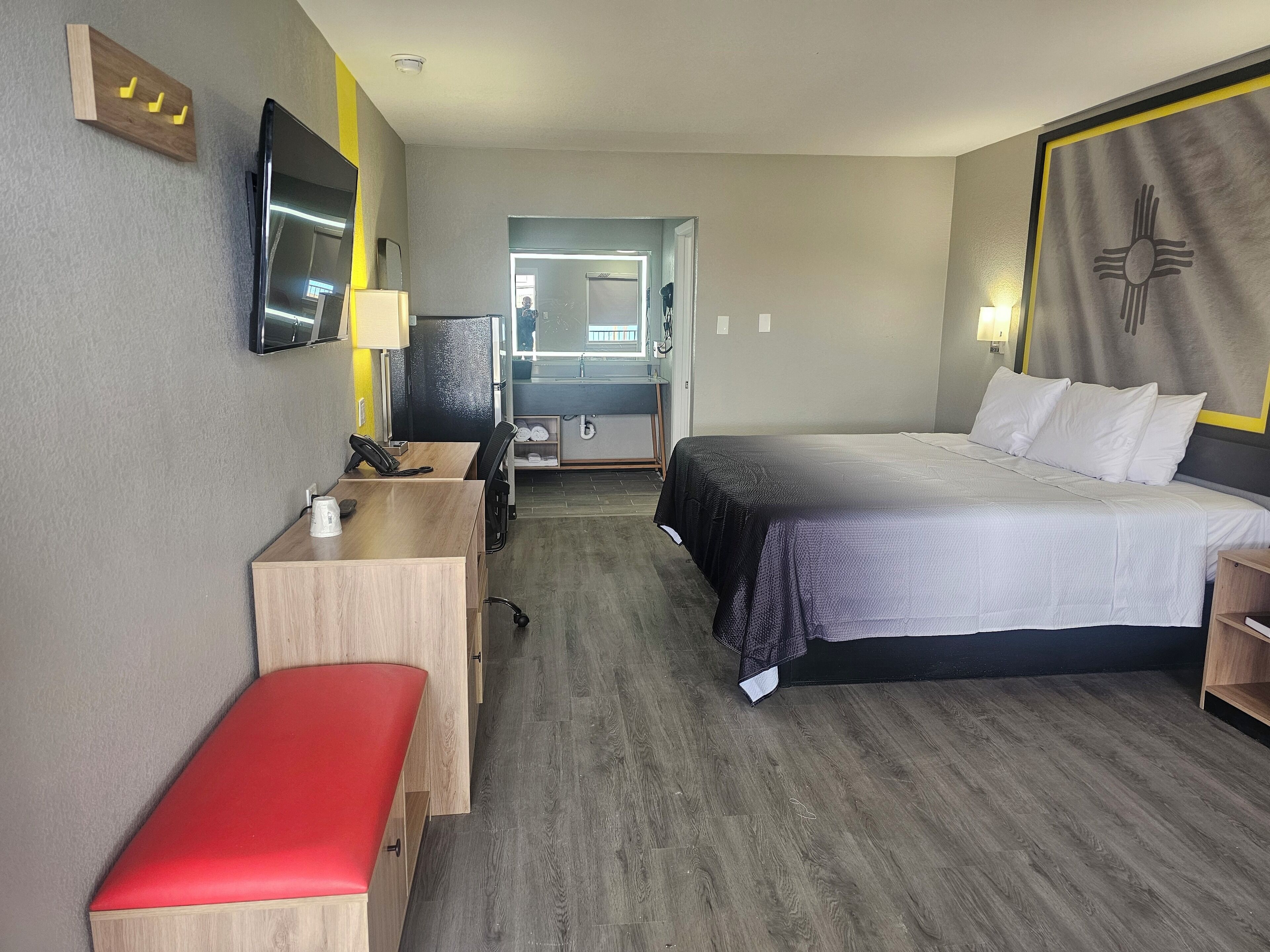 Room, 1 King Bed, Non Smoking | Blackout drapes, iron/ironing board, free WiFi, bed sheets