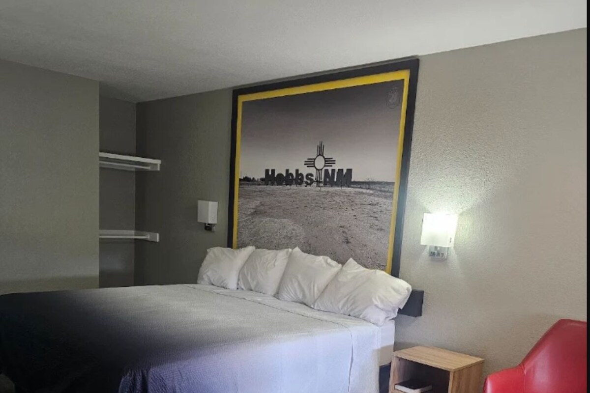 1 King Bed, Mobility Accessible Room, Roll-In Shower, Non-Smoking