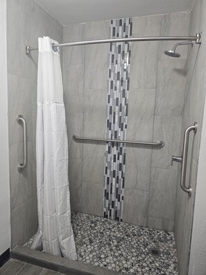 Room, 1 King Bed, Mobility Accessible, Non Smoking (Roll-in Shower) | Bathroom | Combined shower/tub, free toiletries, hair dryer, towels