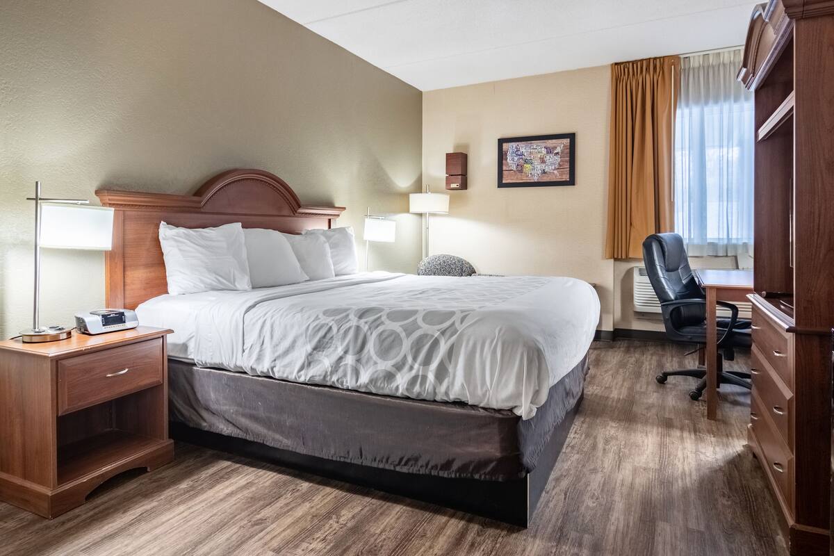 Standard Single Room | Desk, laptop workspace, blackout drapes, soundproofing