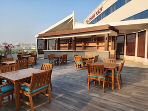 Rooftop terrace - Crowne Plaza Dubai Deira by IHG (Dubai)