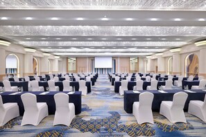Ballroom - Crowne Plaza Dubai Deira by IHG (Dubai)