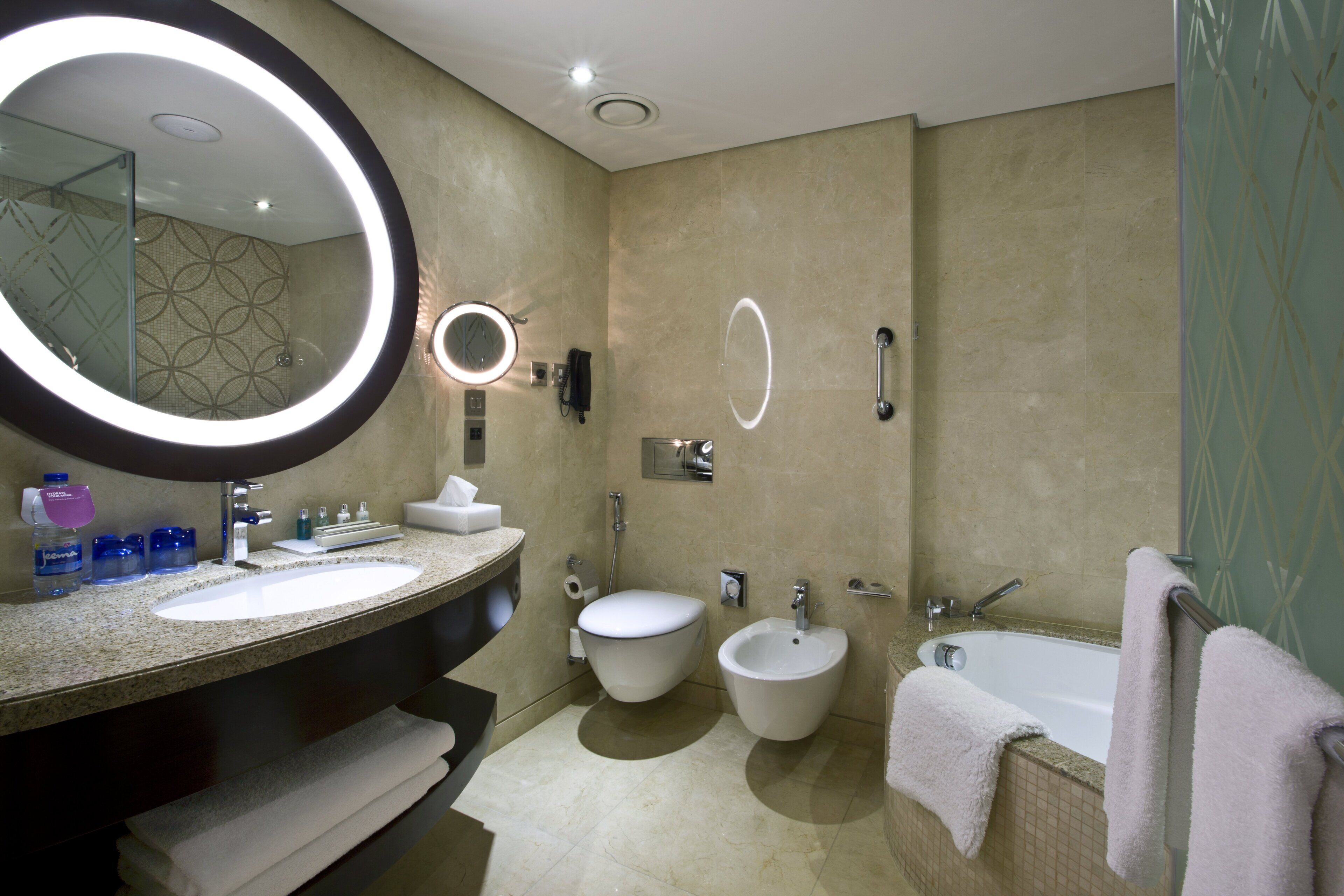 Suite, 1 Bedroom, Accessible, Club lounge access (Business Lounge Access) | Bathroom