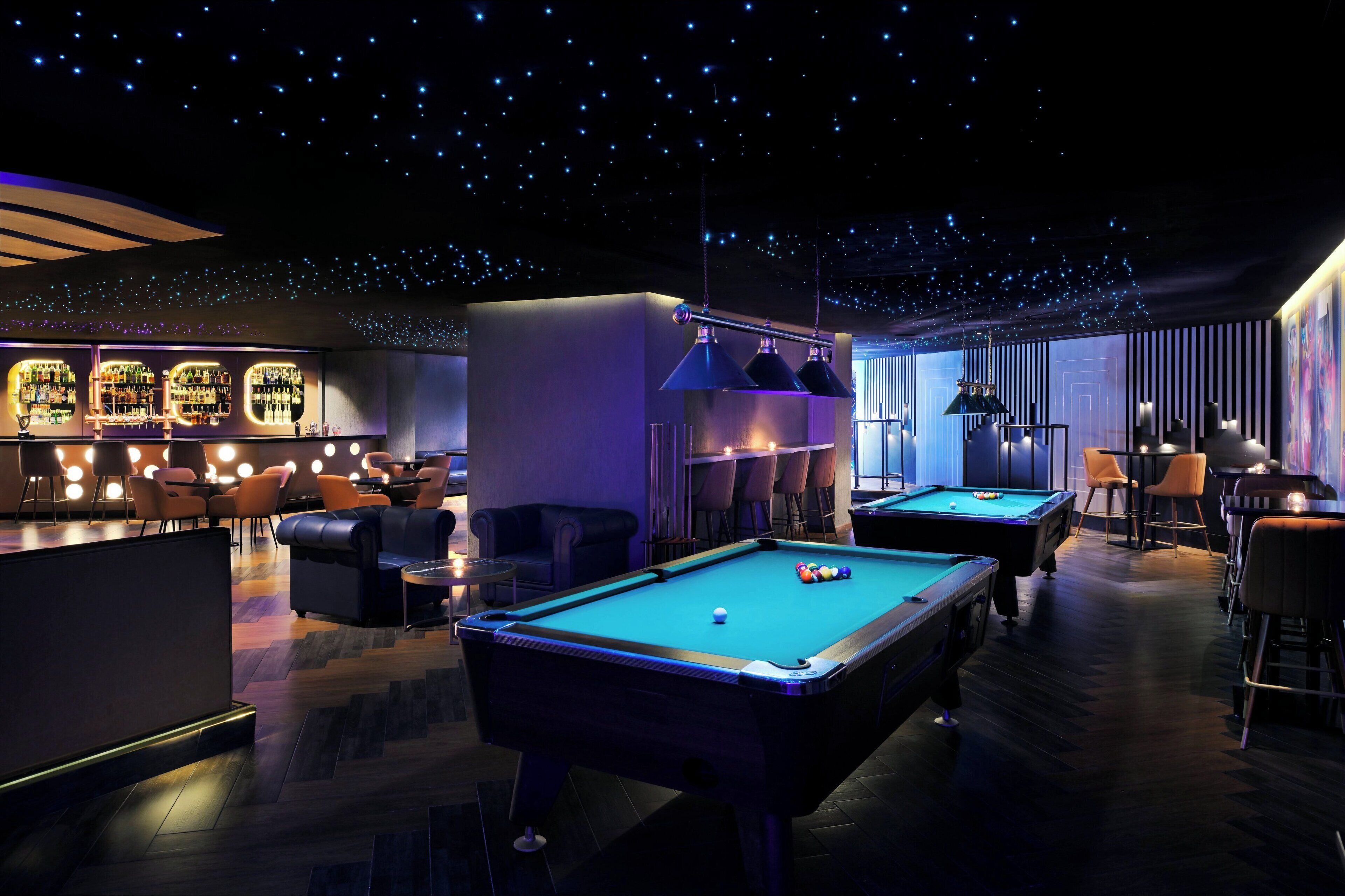 3 restaurants, breakfast, lunch, dinner served; international cuisine