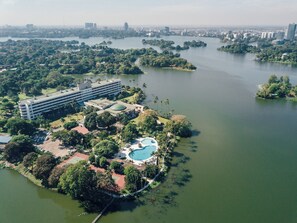 Front of property - Inya Lake Hotel (Yangon)