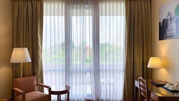 Minibar, in-room safe, individually decorated, individually furnished