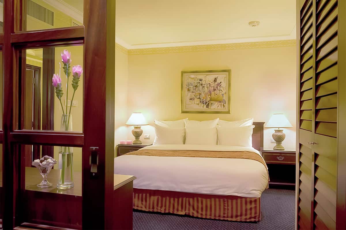 Club Suite, 1 Bedroom | Premium bedding, down duvets, pillow-top beds, minibar