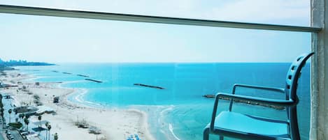 Ropa de cama de alta calidad, edredón, camas con pillow-top y minibar