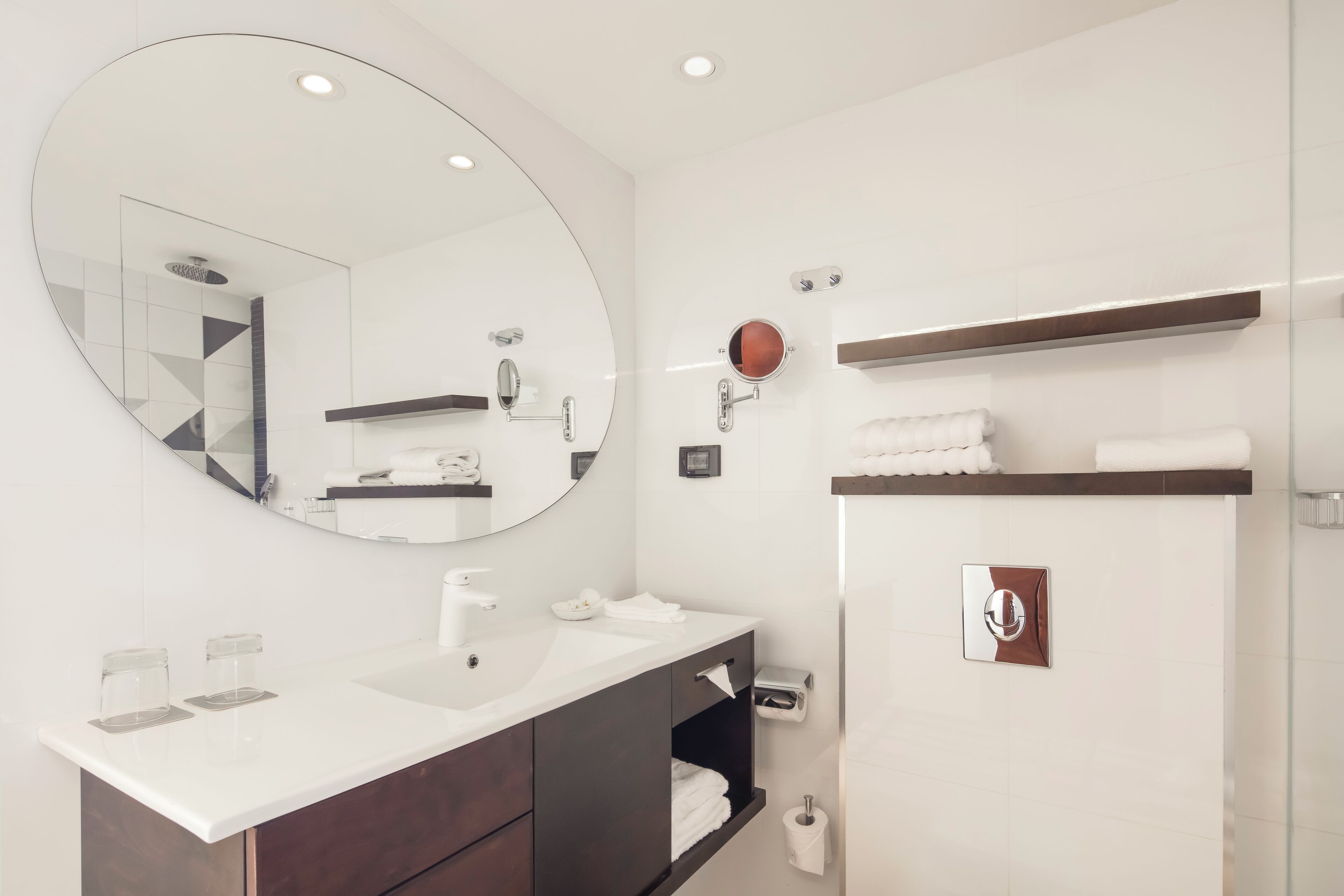 combined shower/bathtub, free toiletries, hair dryer, bathrobes