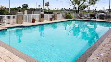 Alberca al aire libre por temporada