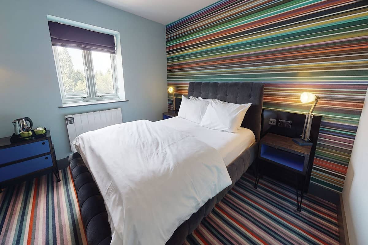 1 bedroom, desk, laptop workspace, blackout curtains