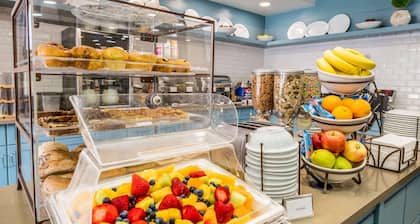 Country Inn & Suites by Radisson, Cookeville, TN