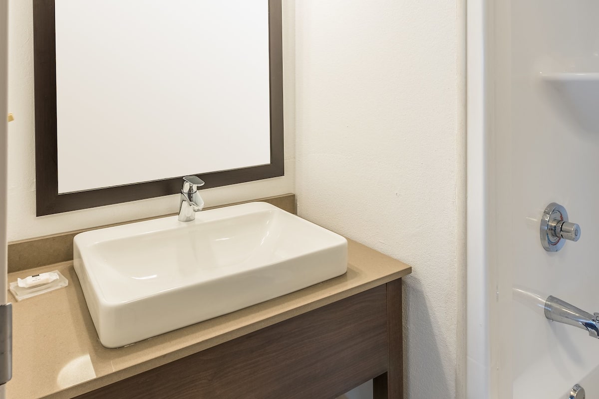 suite, 1 bedroom, non smoking | bathroom sink