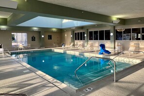 Indoor pool - La Quinta Inn & Suites by Wyndham Bannockburn-Deerfield (Deerfield)