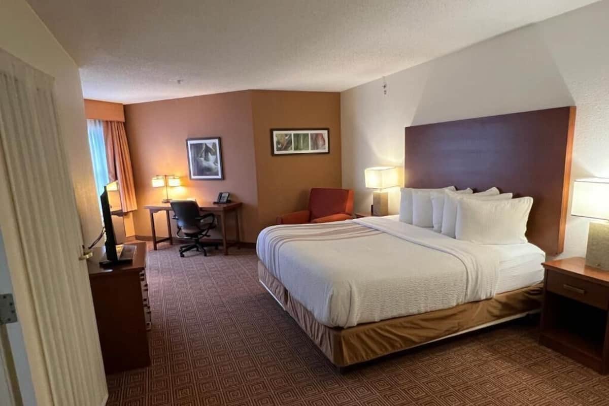Premium bedding, pillowtop beds, desk, laptop workspace