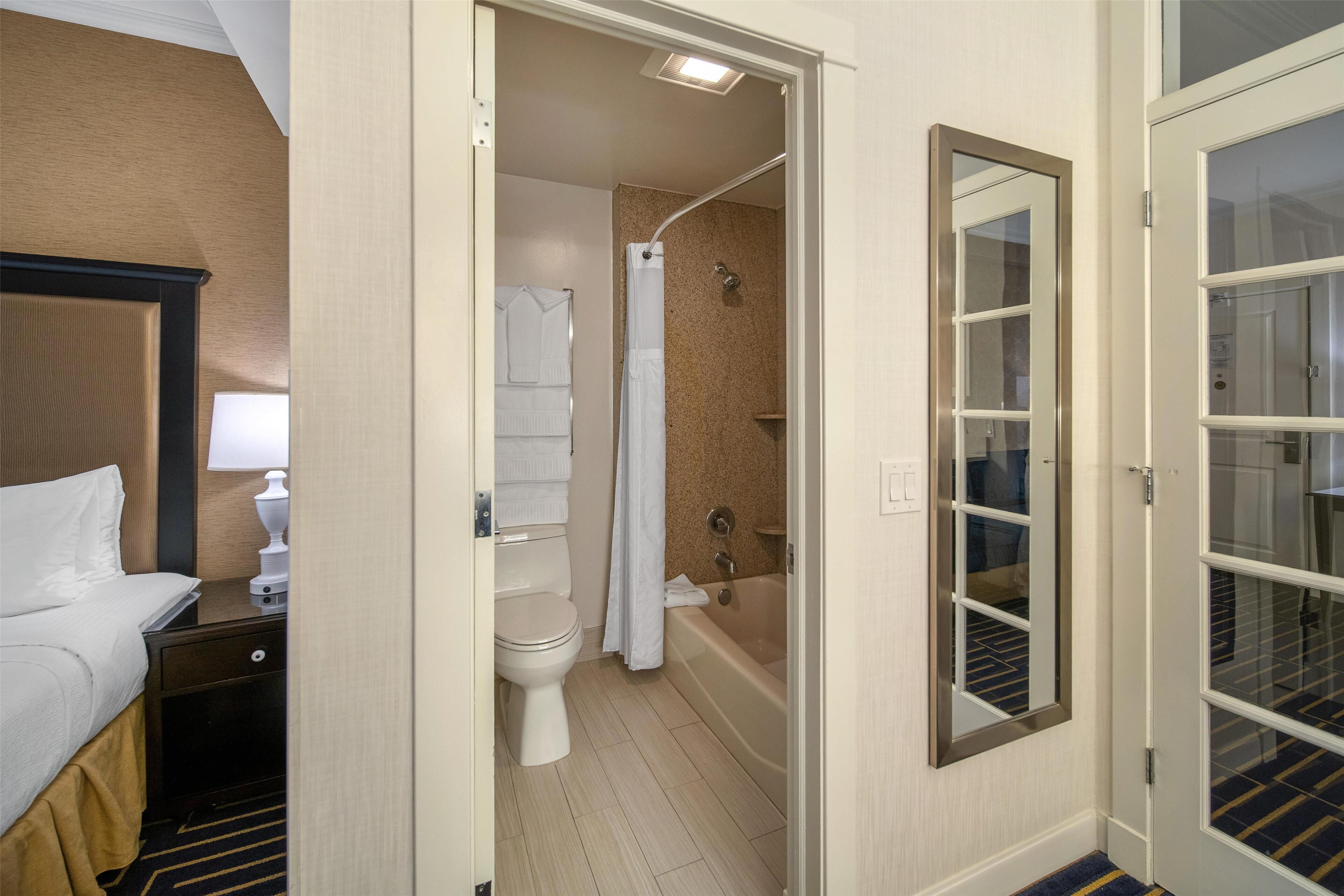 Suite, 1 très grand lit, non-fumeur, balcon (with Sofabed) | Salle de bain