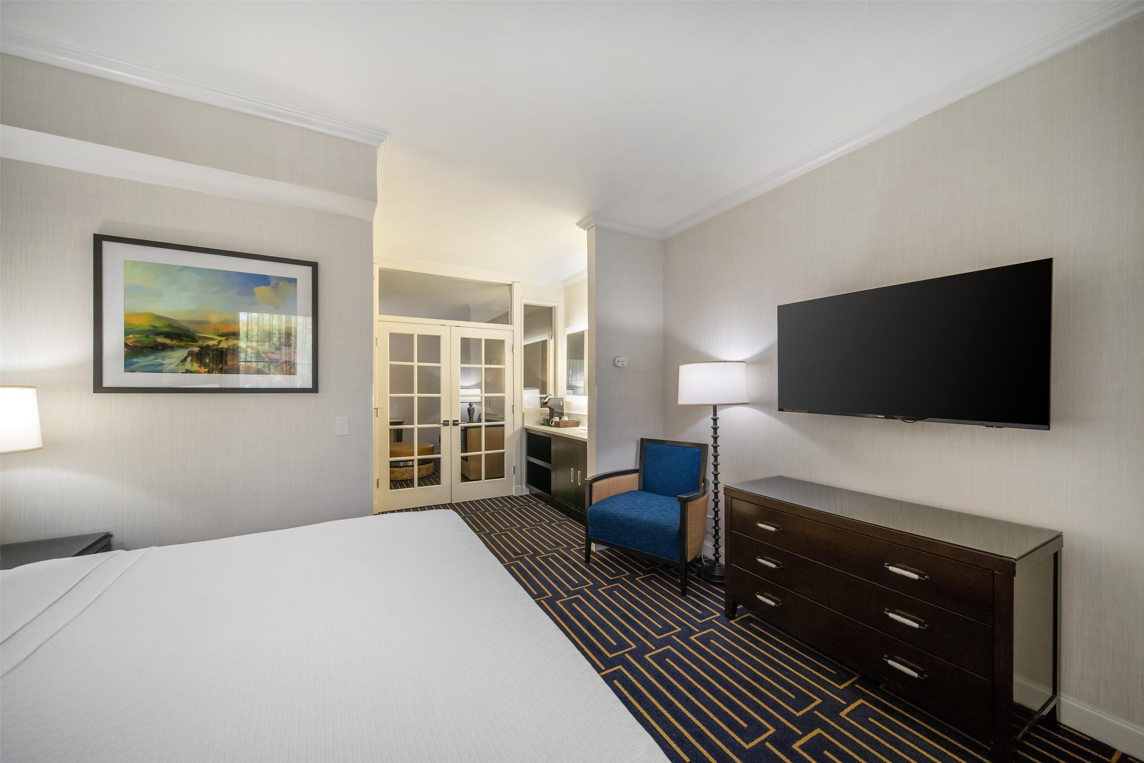 suite, 1 king bed, non smoking, balcony (with sofabed) | premium bedding, pillow-top beds, desk, blackout curtains