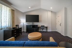 Suite, 1 King Bed, Accessible, Refrigerator (with Sofabed)