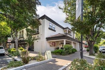 Best Western Plus Palm Court Hotel