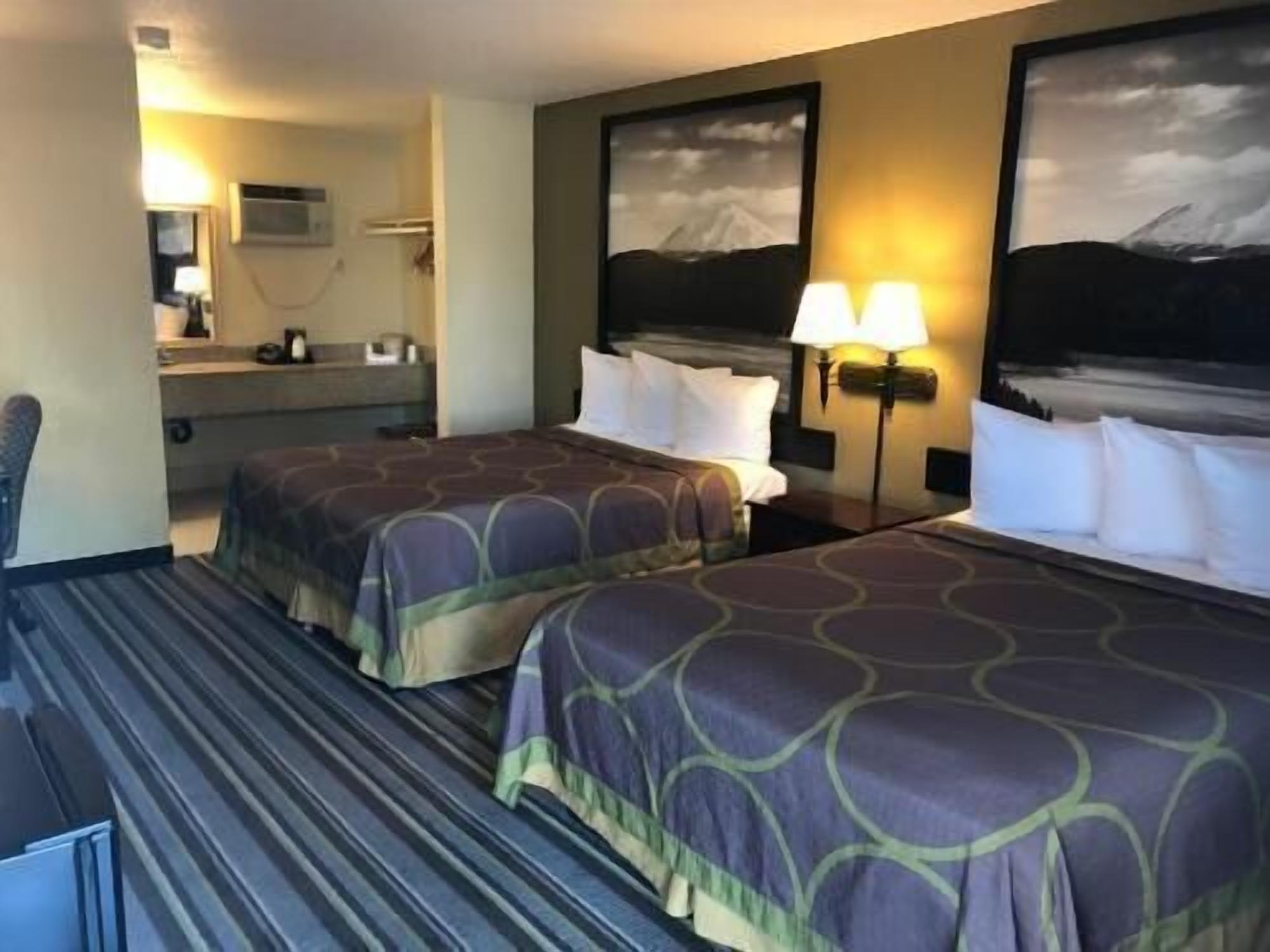 In-room safe, desk, free WiFi, bed sheets