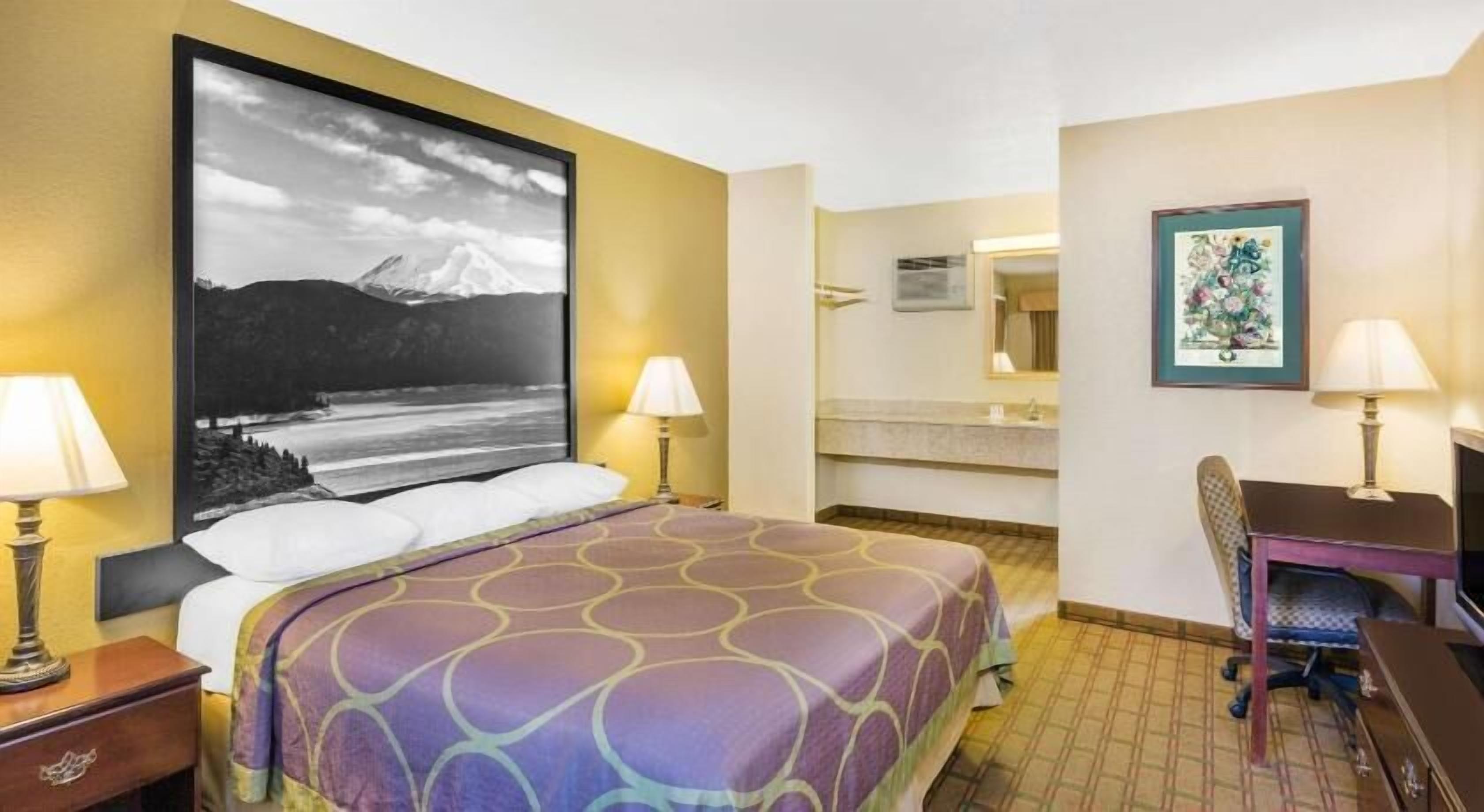 In-room safe, desk, free WiFi, bed sheets