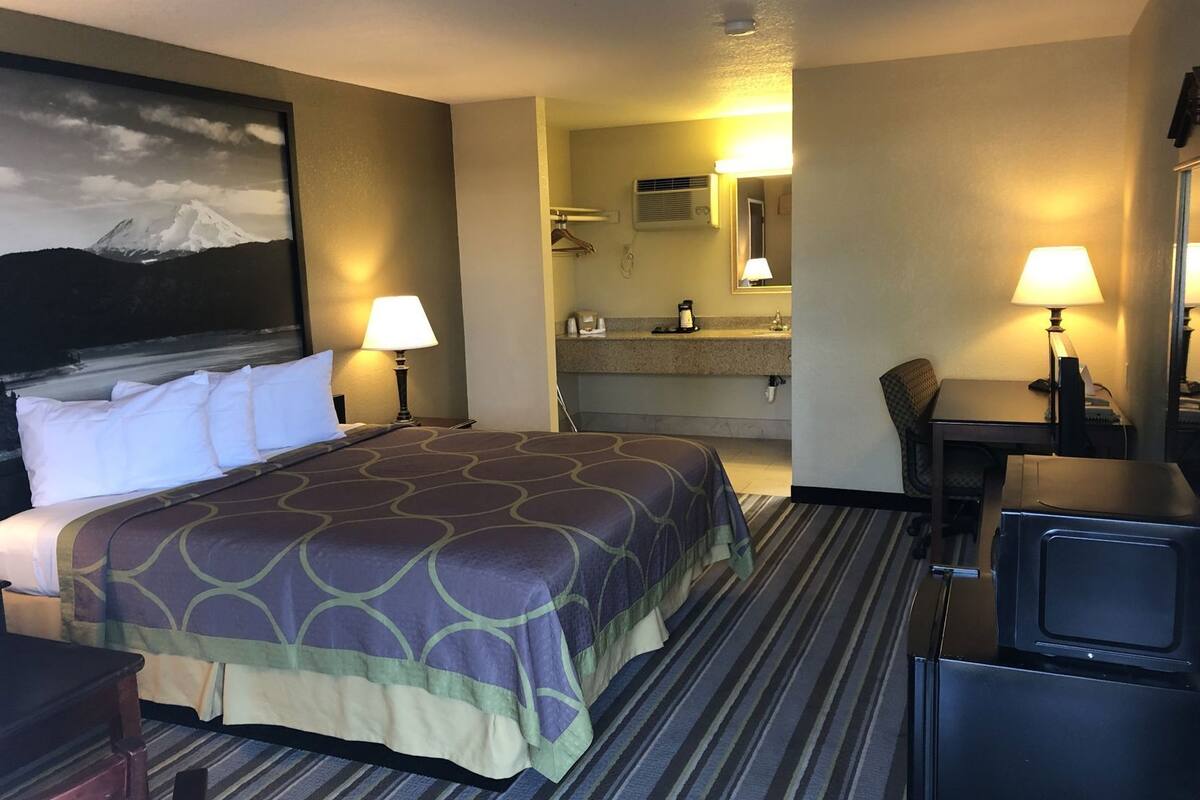 In-room safe, desk, free WiFi, bed sheets