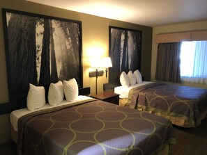 In-room safe, desk, free WiFi, bed sheets - Super 8 by Wyndham Corning (Corning)