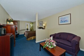 Desk, blackout curtains, iron/ironing board, cots/infant beds - Americas Best Value Inn Hazlehurst, GA (Hazlehurst)