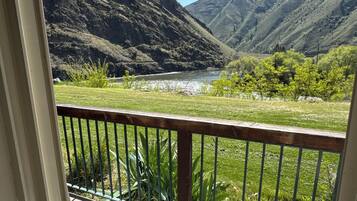 Standardzimmer, 2 Queen-Betten, Flussblick | Blick auf das Wasser