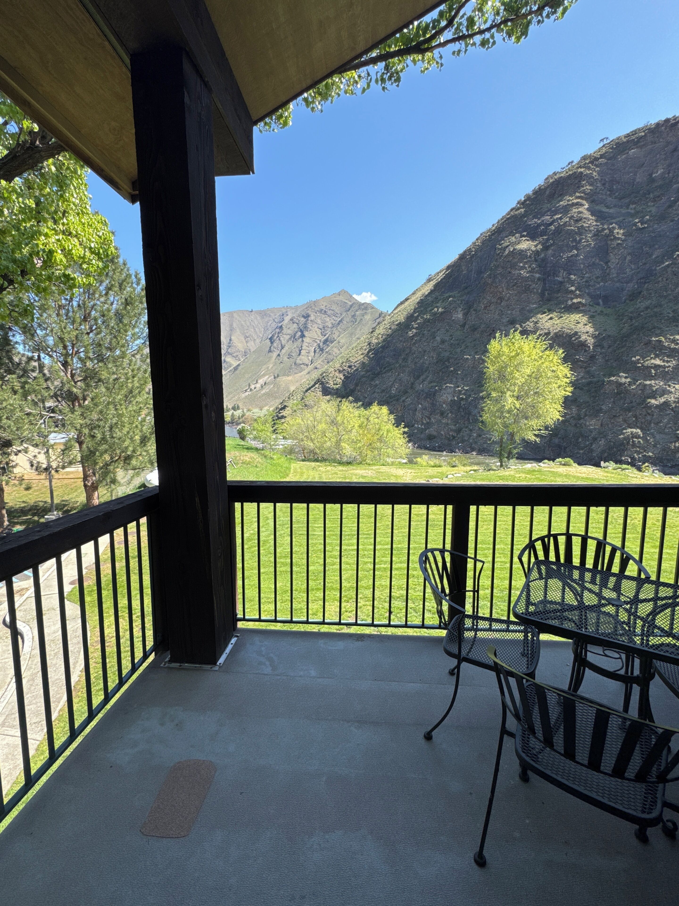 Premium suite, 1 kingsize bed met slaapbank (Parking Lot View) | Uitzicht op het water