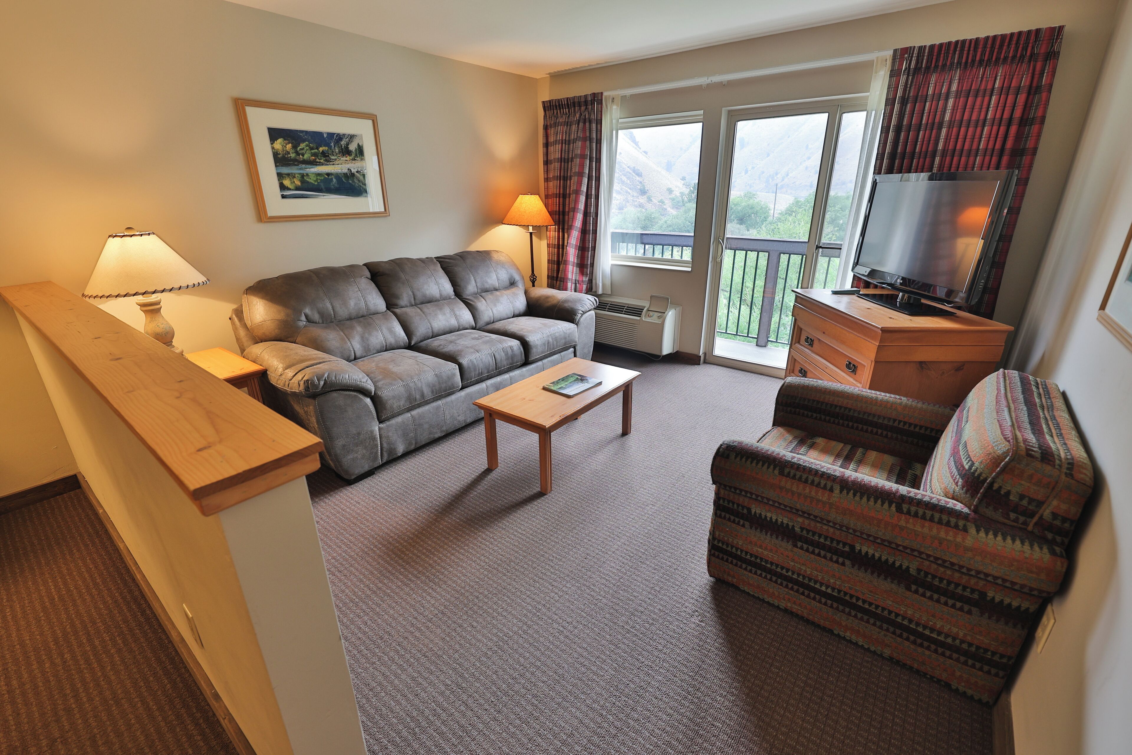 deluxe king | 1 bedroom, individually decorated, individually furnished, desk