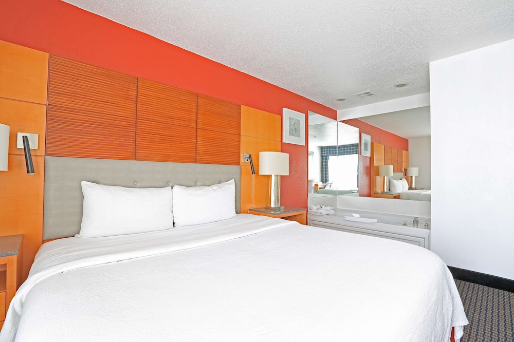 Days Inn by Wyndham Calumet Park