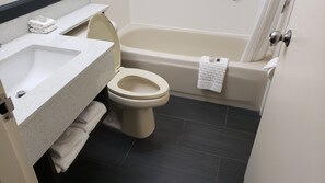 Combined shower/tub, free toiletries, hair dryer, towels
