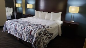 Desk, laptop workspace, blackout curtains, iron/ironing board - Red Roof Inn Port Allen West LSU Stadium (Port Allen)