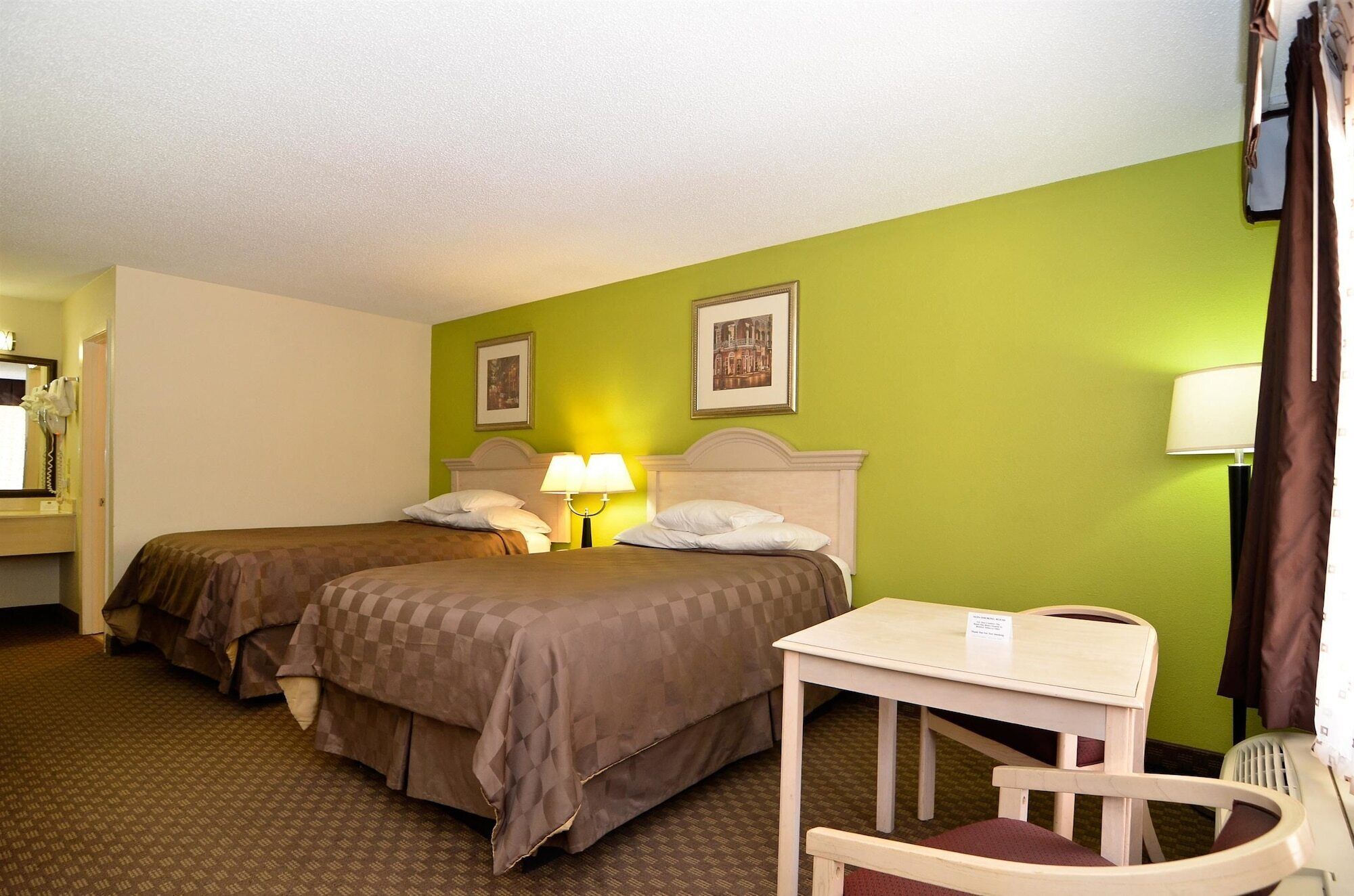 Free WiFi, bed sheets