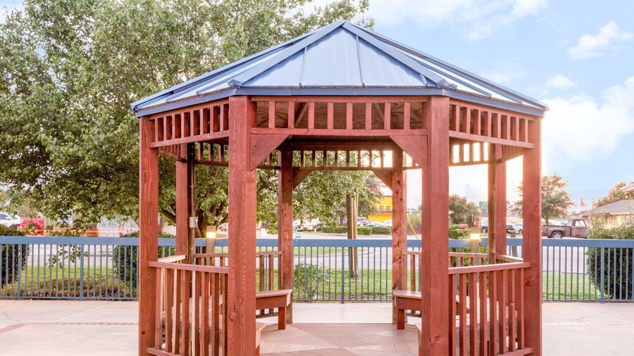 Super 8 by Wyndham Hattiesburg South