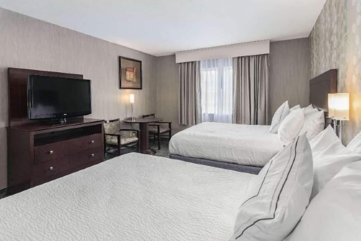 Zimmersafe, Verdunkelungsvorhänge, Bügeleisen/Bügelbrett