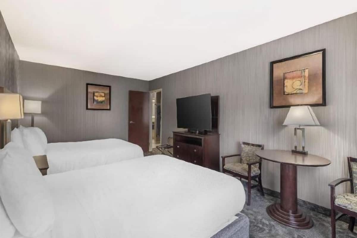 In-room safe, blackout drapes, iron/ironing board, free WiFi