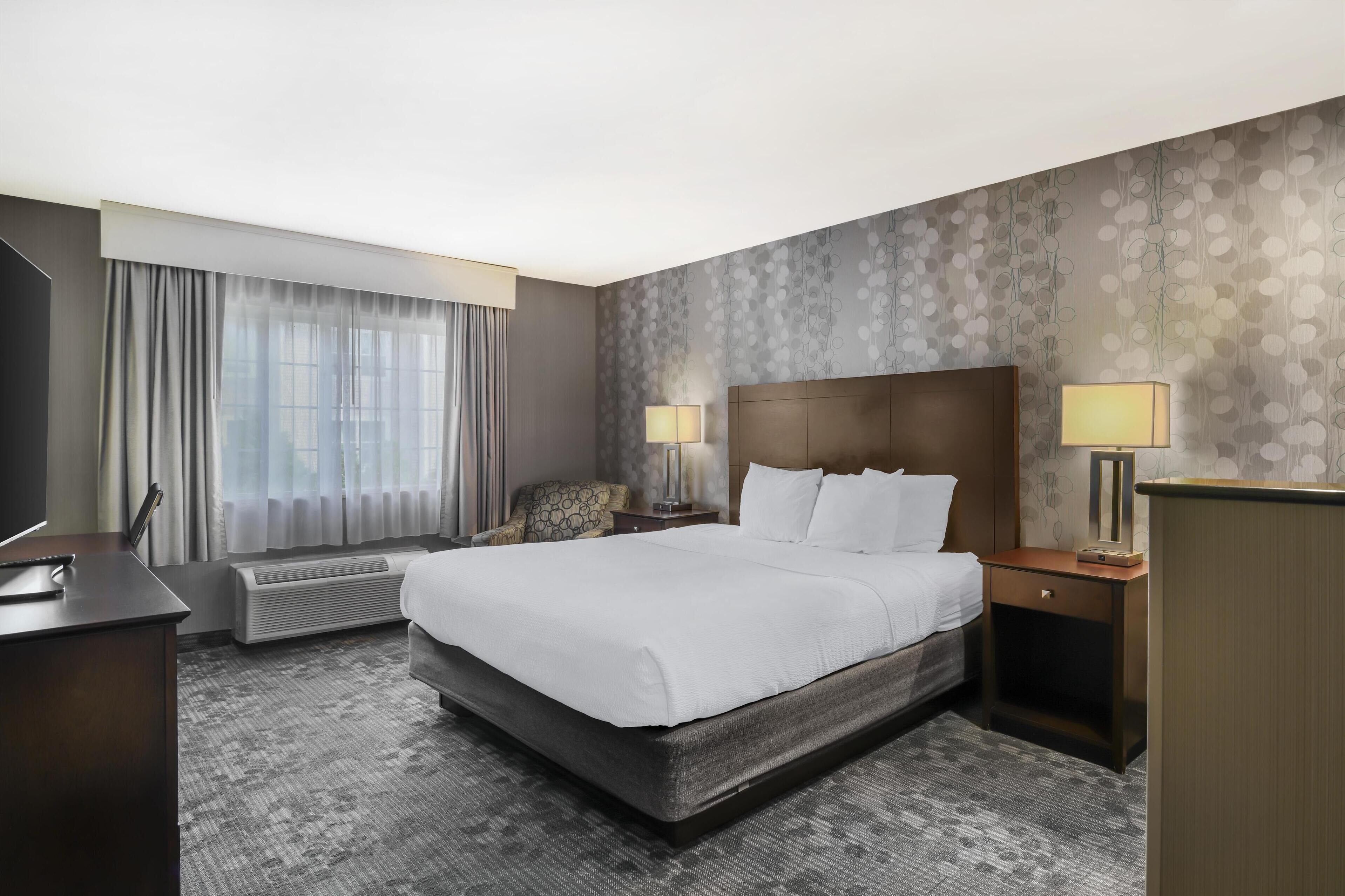 standard room, 1 king bed, accessible, refrigerator & microwave | in-room safe, blackout curtains, iron/ironing board