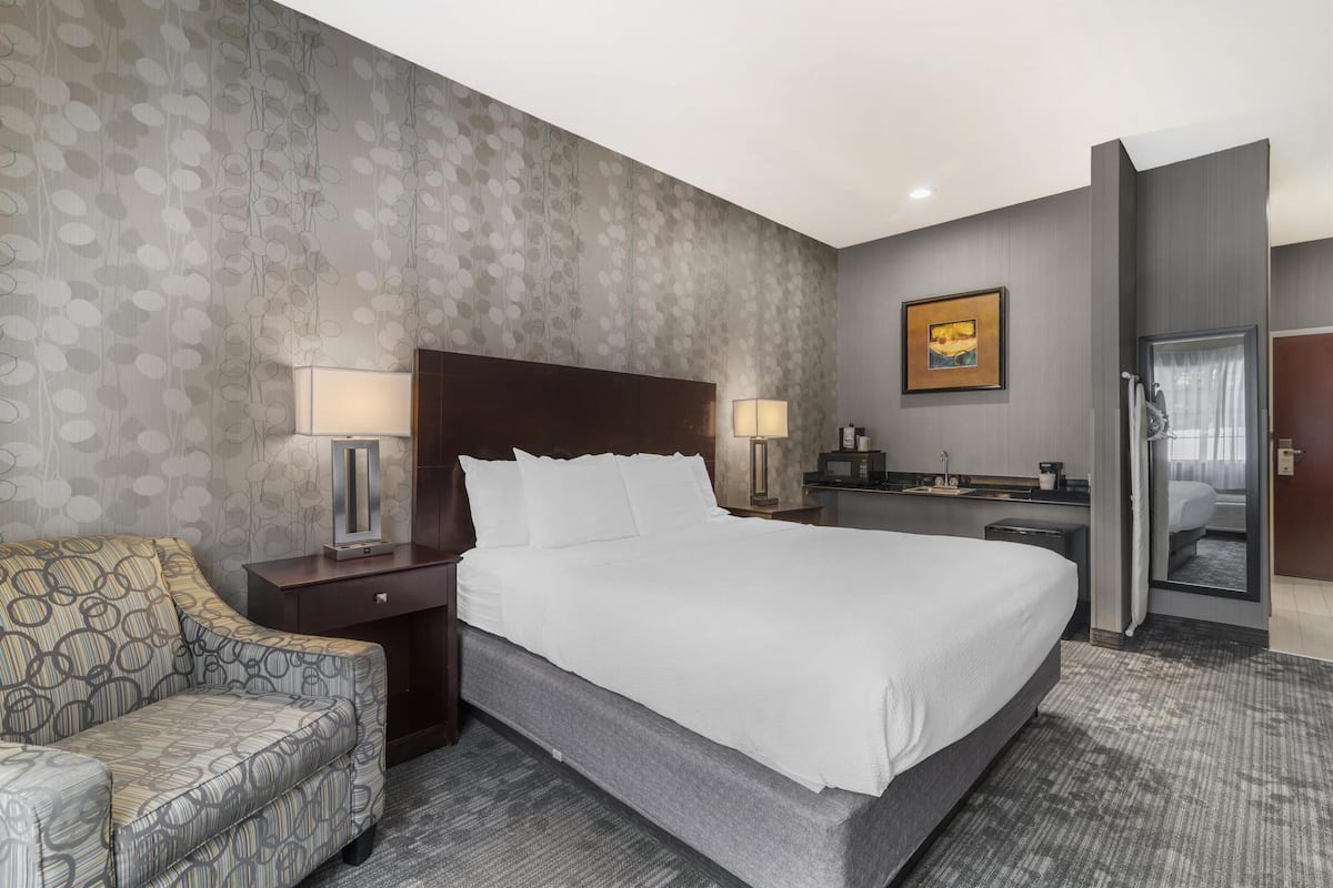 In-room safe, blackout curtains, iron/ironing board, free WiFi
