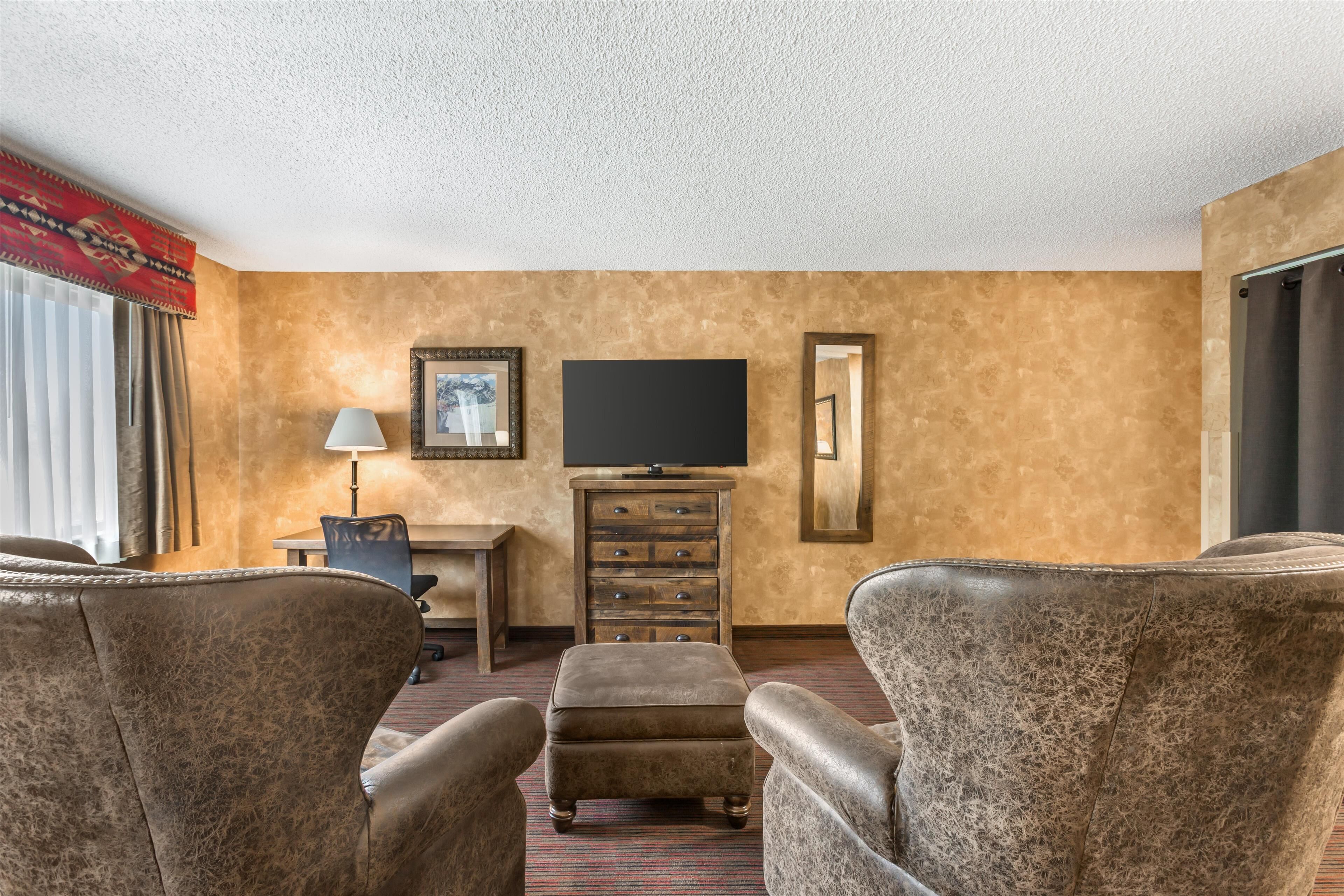 executive room, 1 king bed, non smoking, refrigerator & microwave | 1 bedroom, desk, laptop workspace, blackout curtains