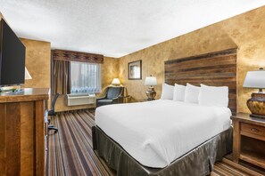 Desk, laptop workspace, blackout curtains, iron/ironing board - Best Western Plus Inn of Santa Fe (Santa Fe)