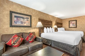 Escritorio, espacio para trabajar con laptop y cortinas blackout 