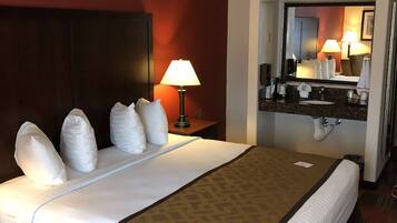 Desk, laptop workspace, iron/ironing board, free WiFi